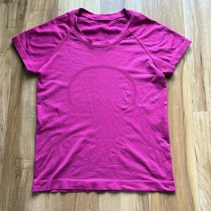 Lululemon swiftly tech short sleeve waist/race length size 4 ripened raspberry